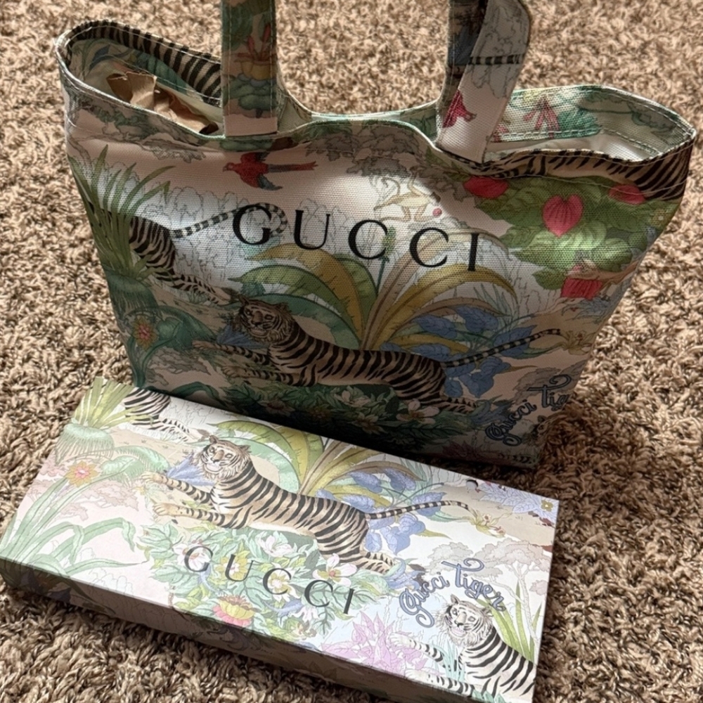 NEW Gucci Beauty Multicolor Canvas Print Tote Bag With Gifting Box - Picture 4 of 13